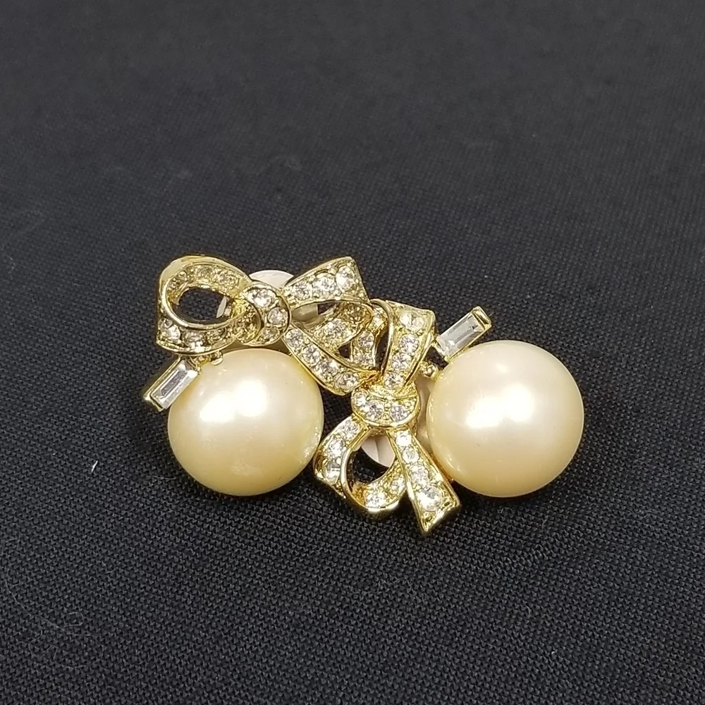 Vintage Nina Ricci  faux pearl clip on earrings